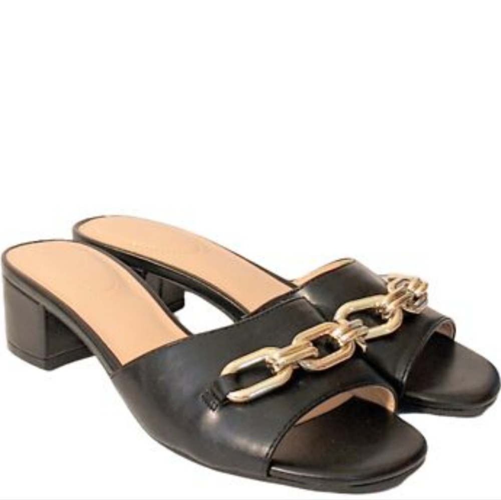 Bandolino Healed Slide On Sandel with Gold Chain